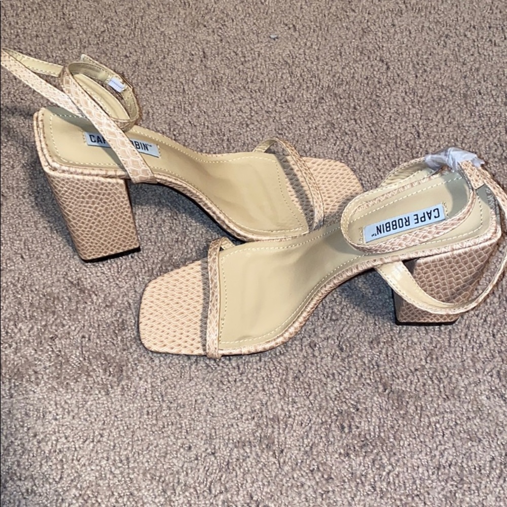 Tan Snakeskin Heels! NWOT!